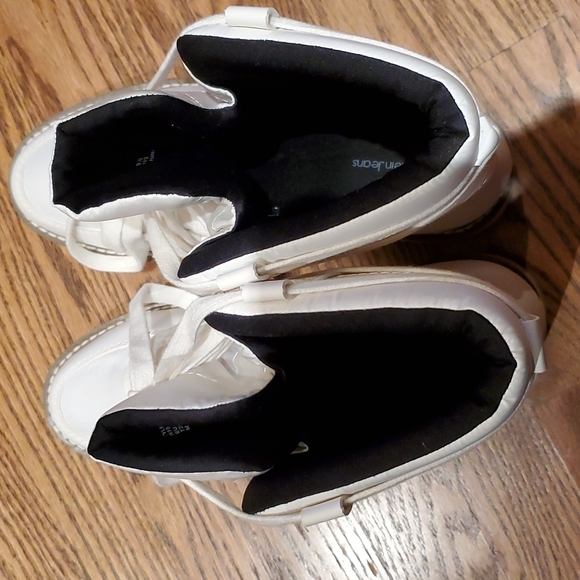 Boots - Picture 5 of 6